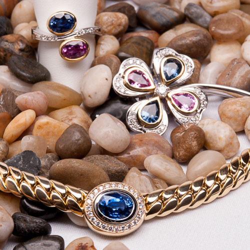 Ring Wei&szlig;-&sol;Gelbgold mit Saphir blau und pink